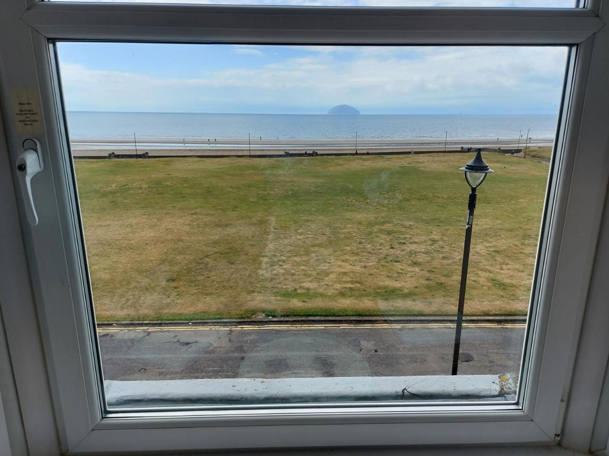 Girvan Guest House ภายนอก รูปภาพ